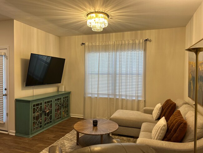 Foto del edificio - Room in Townhome on Murray Br Dr