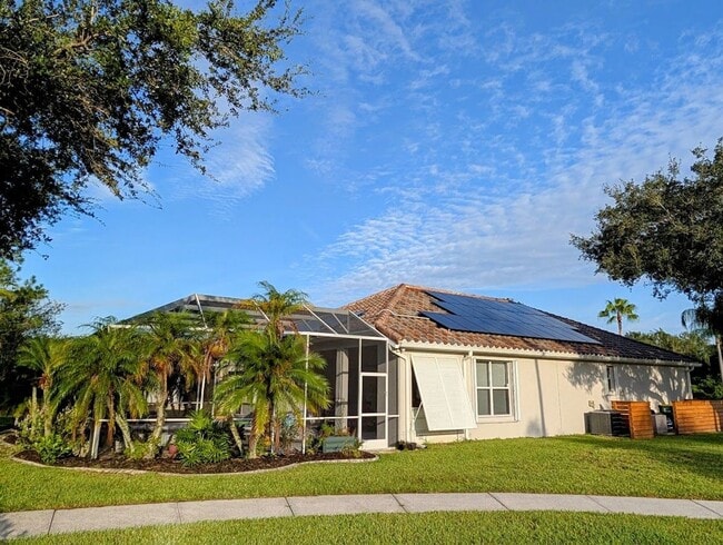 Building Photo - 3 Bed 2 bath 2 car garage pool home