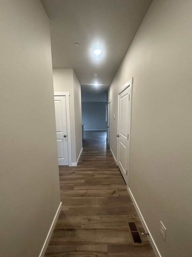 Photo - Newer low maintenance duplex in highly desired Camas area w/ great schools! Apartment