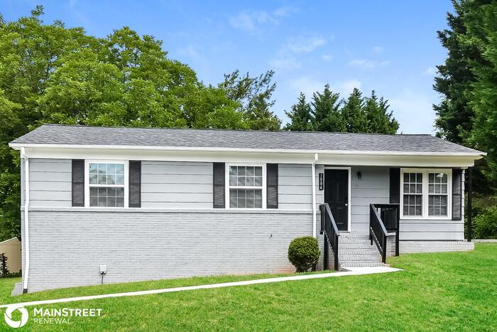 Primary Photo - 1006 SUMNER CT, THOMASVILLE, NC 27360