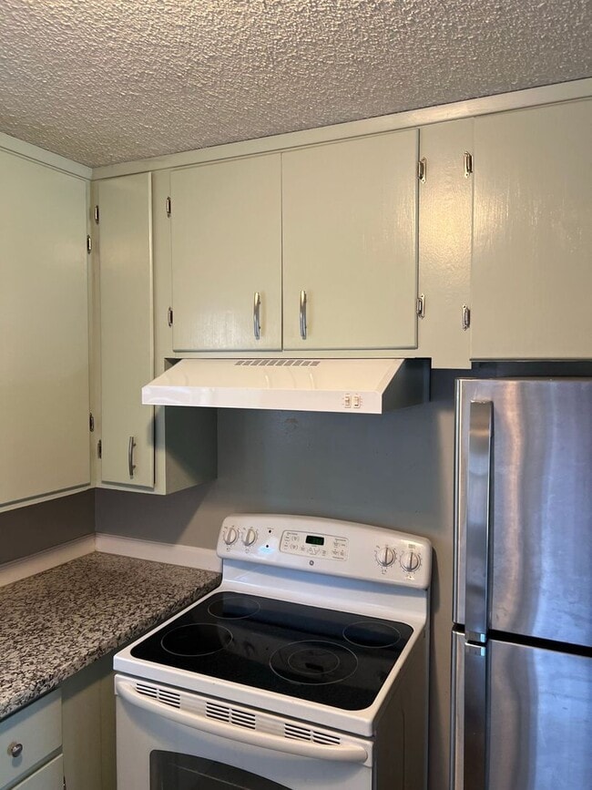 Building Photo - Durham 3 bedroom 2 bath Home, Large yard, ...