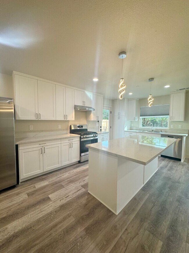 Foto del edificio - Luxury Living Redefined: Exquisite New Build