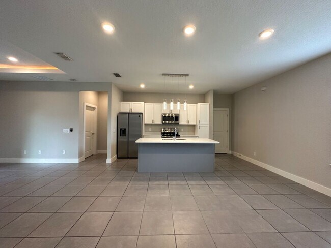 Foto del edificio - Poinciana Dream home - 4 beds and 2 baths ...