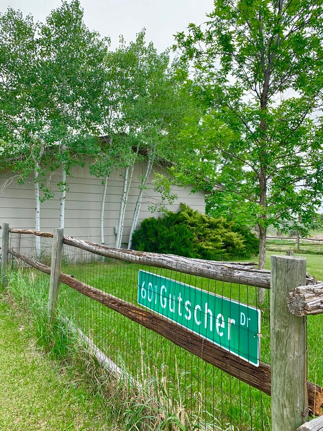 Foto del edificio - 601 Gutcher Dr