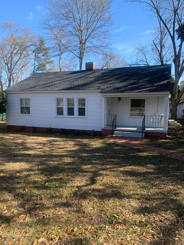 Primary Photo - Beautiful Remodeled Cottage