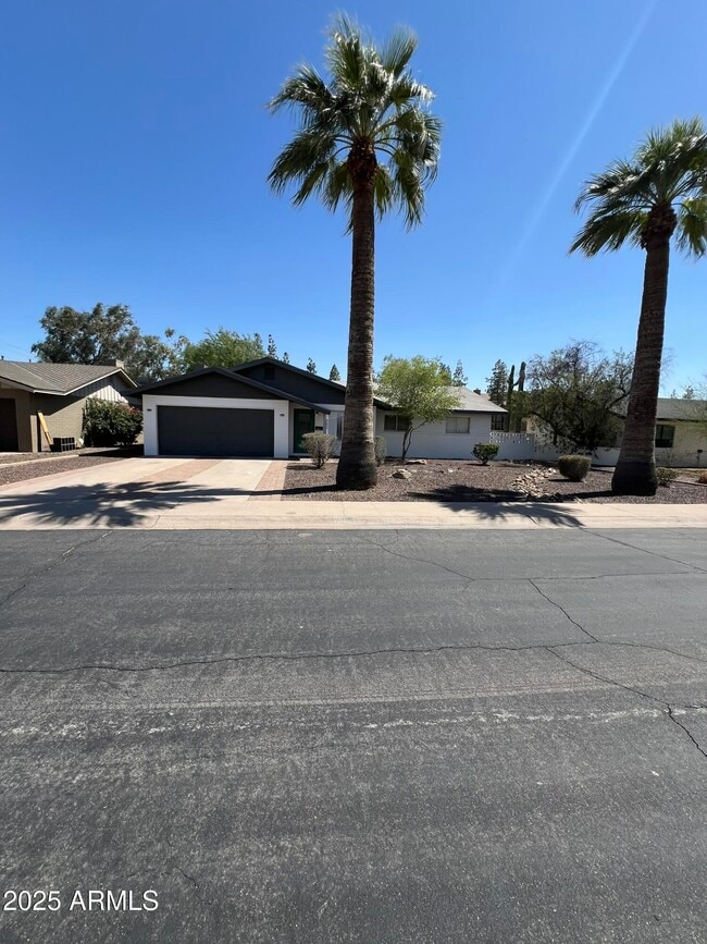 Building Photo - 233 E Huntington Dr