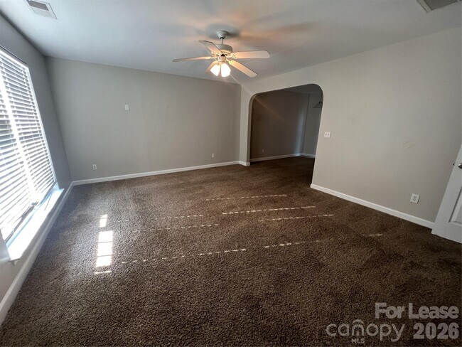 Foto del edificio - 909 Rucker Cliff Dr