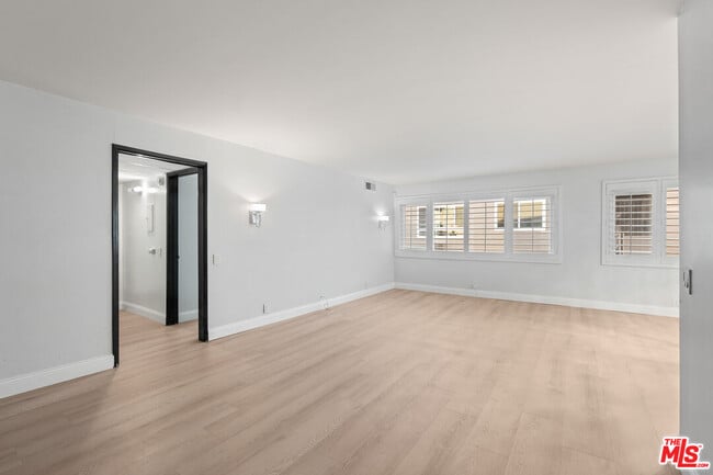 Building Photo - 1121 N Olive Dr