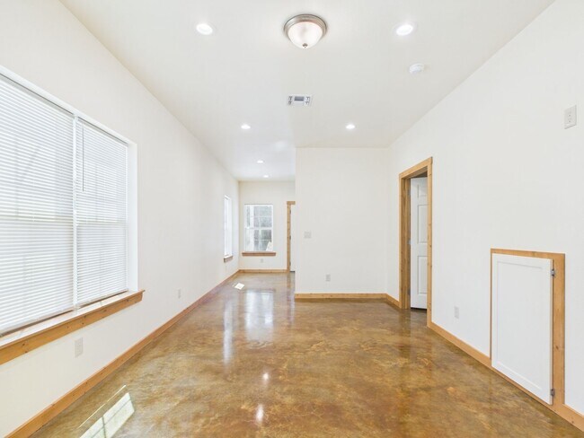 Foto del edificio - 1124 Thiele Ln