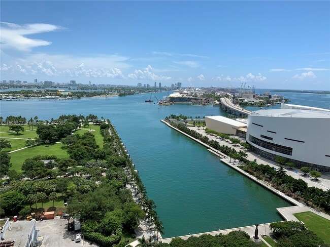 Building Photo - 900 Biscayne Blvd