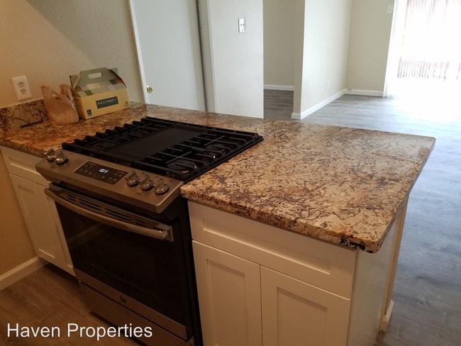 Building Photo - 9075-9077 Salmon Falls Dr