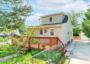 Building Photo - 137 Seabreeze Way