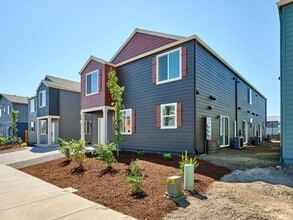 Building Photo - 146 28th Ave SE