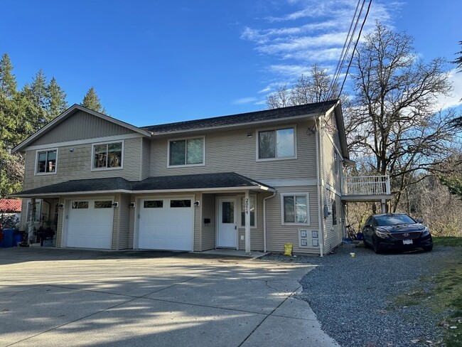Building Photo - 2972 Cliffs Rd