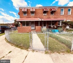 Building Photo - 3018 Larue Square E