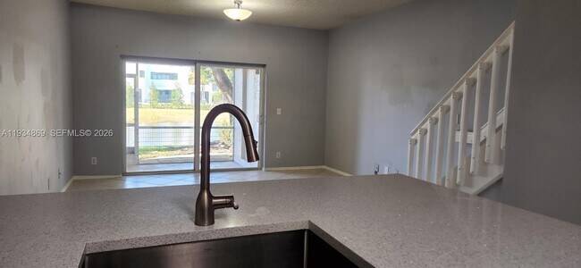 Foto del edificio - 211 Mallory Ct