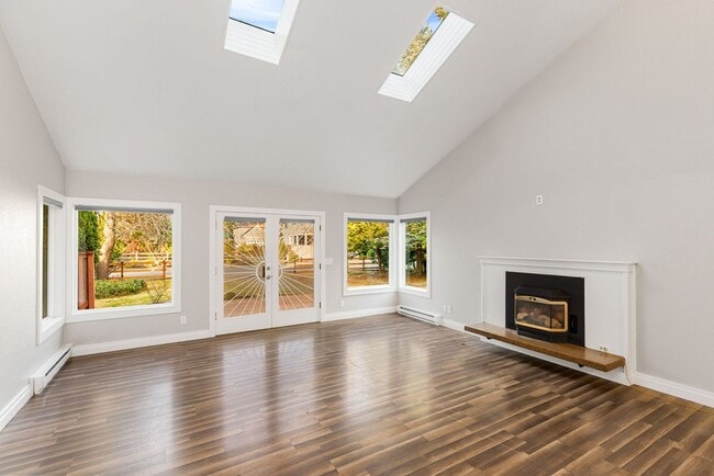 Foto del edificio - Wonderful 3BD Finn Hill Home in Kirkland with Garage!