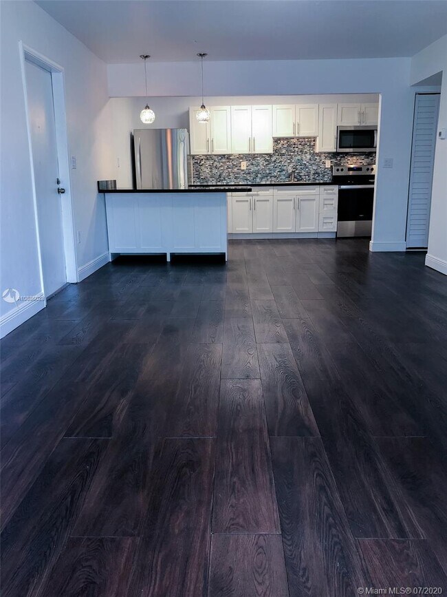 Foto del edificio - 7929 SW 104th St