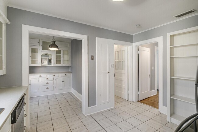 Foto del edificio - 3241 Greene Ave