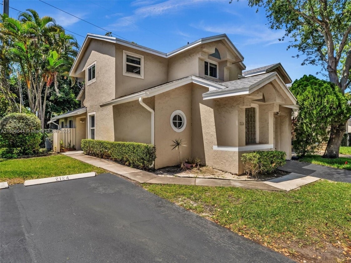 Primary Photo - 2124 Discovery Cir W