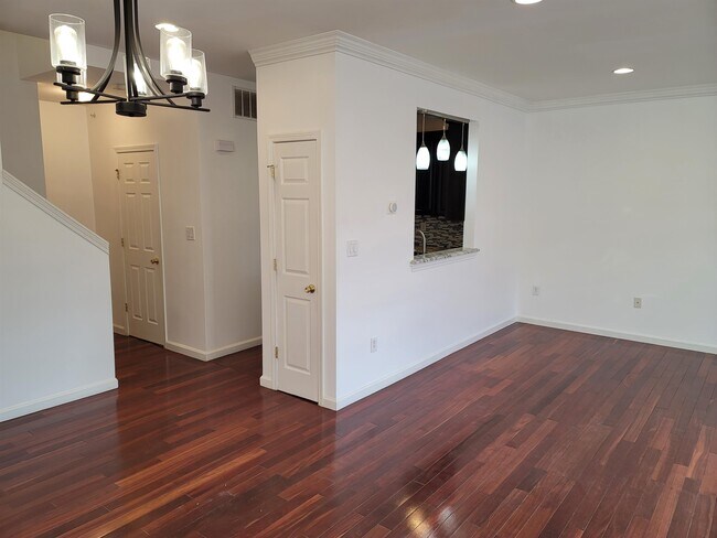 Building Photo - 14 McMartin Ct