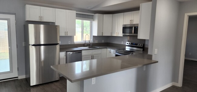 Building Photo - FREE RENT! Beautiful Remodeled Single Fami...