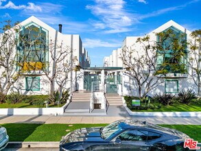 Building Photo - 811 21st St