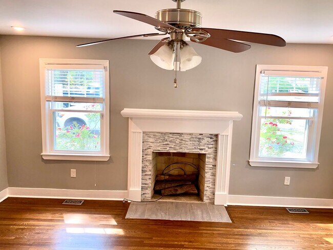 Building Photo - Charming Home Located in Cotswold Neighbor...