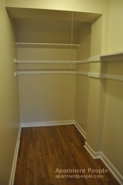 Building Photo - Edgewater Studio with Large Walk-in Closet!!