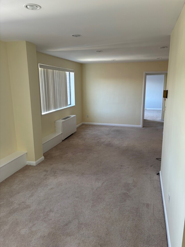 Dining area looking towards living room - 3515 Washington Blvd