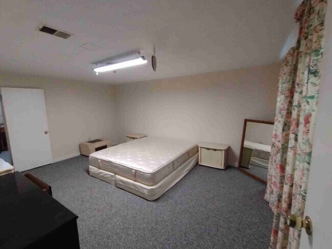 Foto del edificio - 1720 Hutchinson Ln