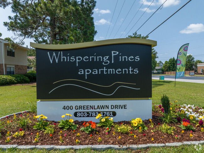 Entrada Greenlawn - Whispering Pines