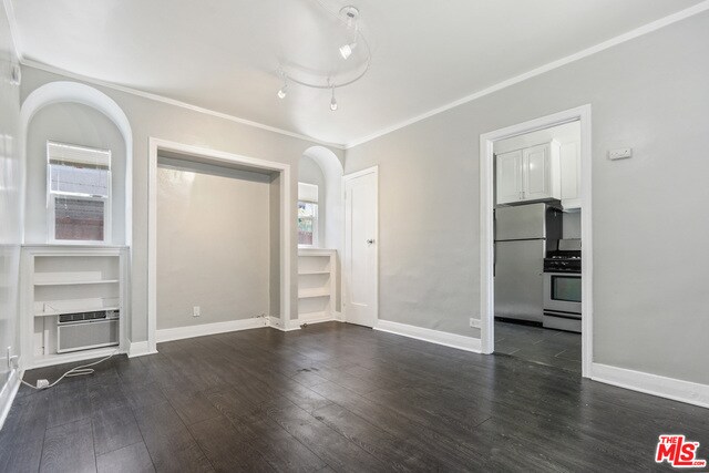 Building Photo - 4225 Lockwood Ave