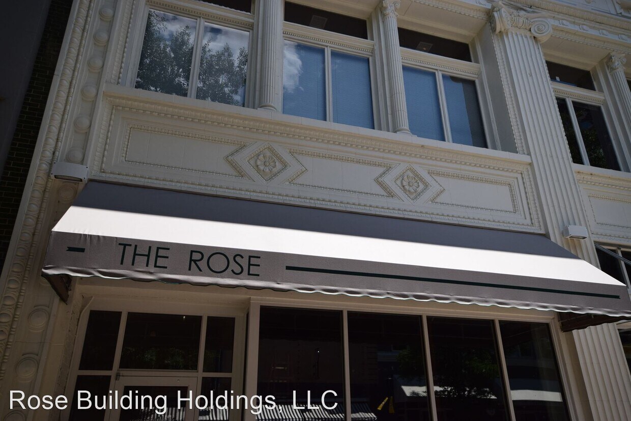 Building Photo - 307 Main St