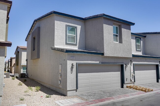Building Photo - BRAND NEW TOWNHOME IN SOUTHWEST!