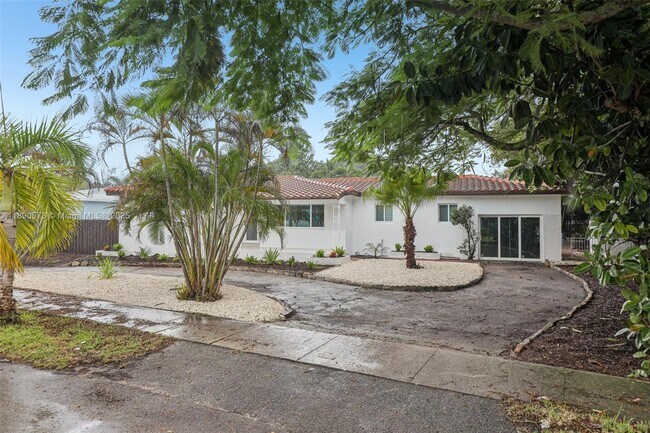 Foto del edificio - 2550 Adams St