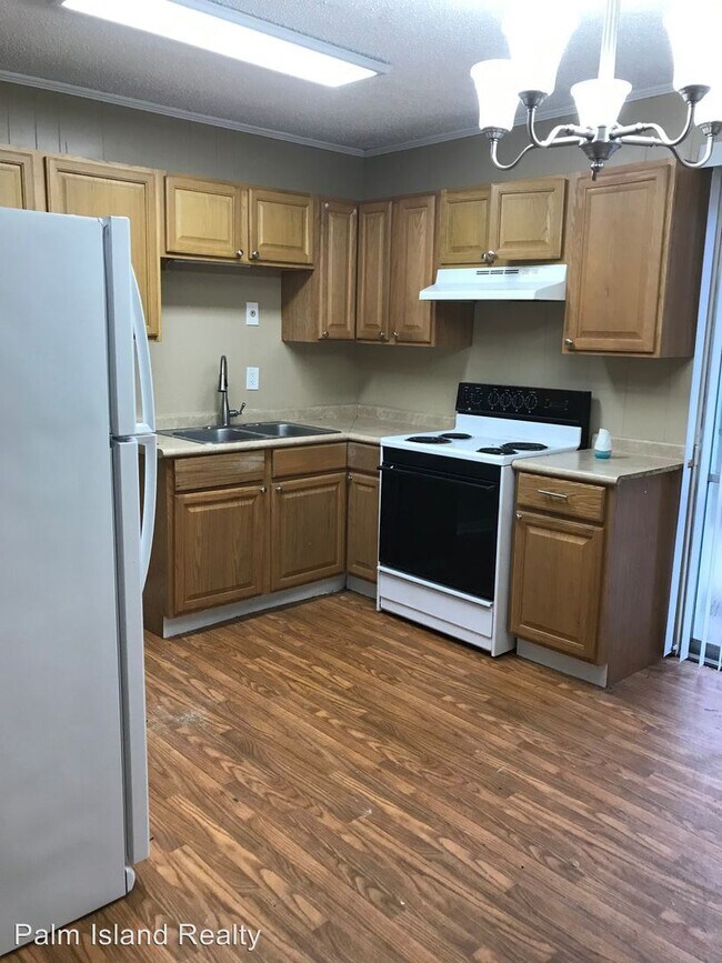 Building Photo - 2 br, 1 bath Apartment - 3095 Patricia Dr