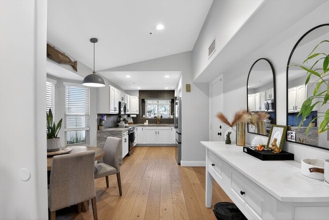 Building Photo - 8807 E Dahlia Dr