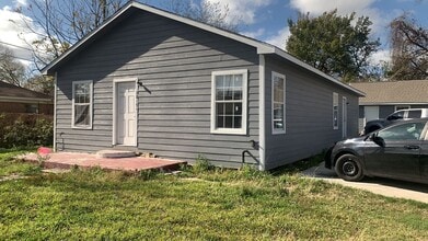 Building Photo - 3817 Wipprecht St