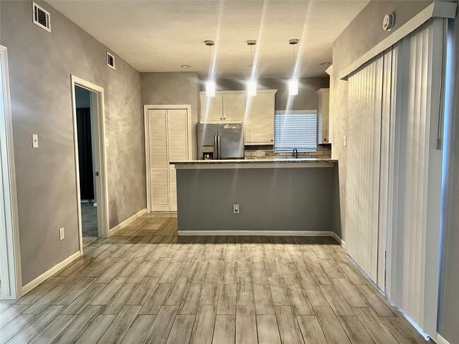 Building Photo - 3100 Walnut Bend Ln