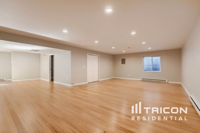 Building Photo - 10551 Xanadu St