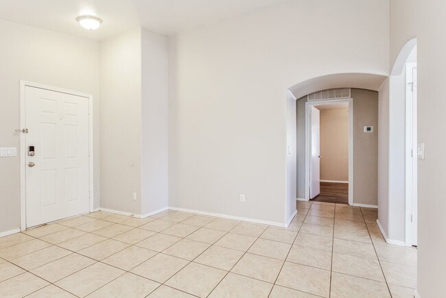 Building Photo - 13117 N El Frio St