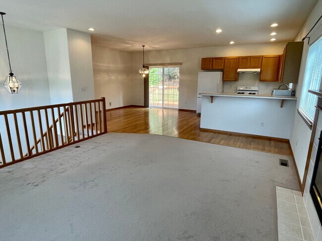 Foto del edificio - MOVE IN SPECIAL! Spacious 3 Bed, 2 Bath - ...