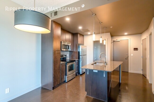 Building Photo - COZY 1 BED/ 1 BATH CONDO IN THE HEART OF D...