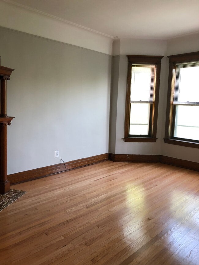 Building Photo - 3710 N Lakewood Ave