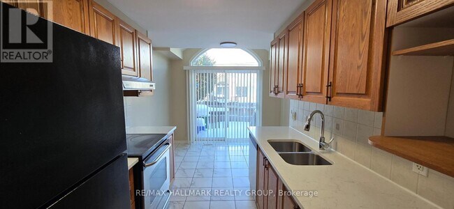 Building Photo - 1620 Henri Lauzon St