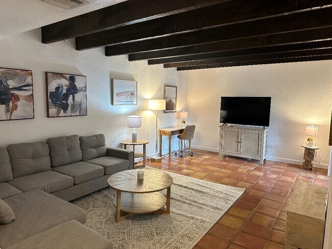 Foto del edificio - 1608 Shaker Cir