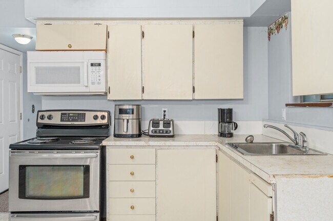 Building Photo - 4820-4200 200 St