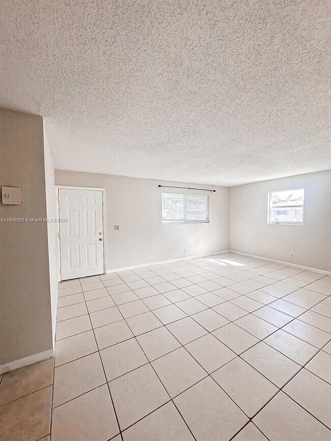 Building Photo - 3962 Park Ln