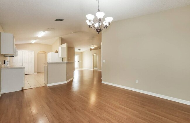 Foto del edificio - 8207 Stockton Way